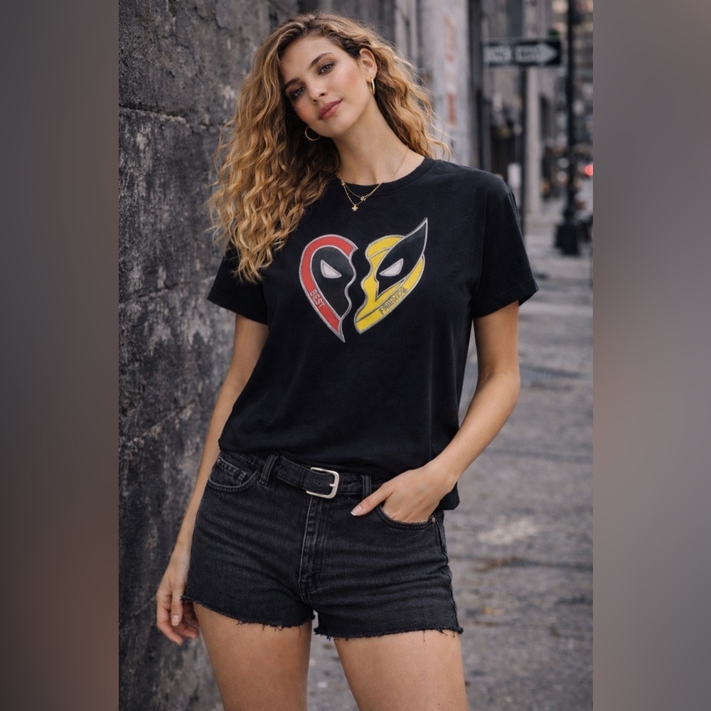 SIZE L | Marvel “Best Friends” Split Mask Graphic Tee